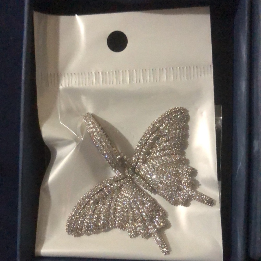 Brand new butterfly necklace pendant and 18’ stainless steel necklace jewelry